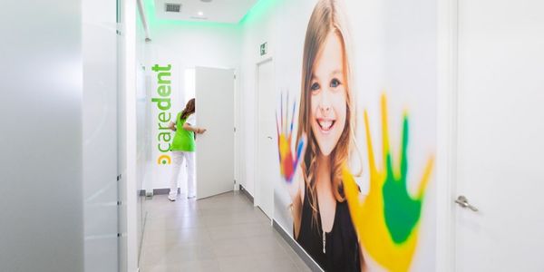 Tratamiento con implantes dentales<br />
<b>Warning</b>:  Undefined variable $cl_city in <b>/var/www/vhosts/sleepy-curie.82-223-197-64.plesk.page/httpdocs/includes/trs.php</b> on line <b>6</b><br />
